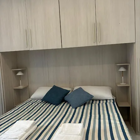 Fefalu House Apartamento Isquia