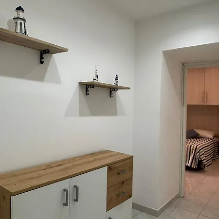 Fefalu House *