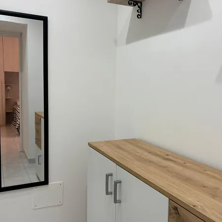 Fefalu House
