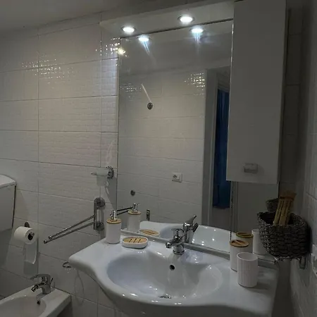 דירה Fefalu House *